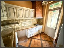 Ensemble en pierre, maison principale avec jardin et 1 appartement à VILLEFRANCHE DE LONCHAT (24)