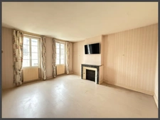 Ensemble en pierre, maison principale avec jardin et 1 appartement à VILLEFRANCHE DE LONCHAT (24)