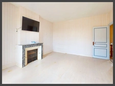 Ensemble en pierre, maison principale avec jardin et 1 appartement à VILLEFRANCHE DE LONCHAT (24)