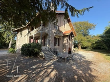 Maison atypique de 9 chambres et 6 salles de bain à Pineuilh 33