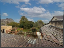 Ensemble en pierre, maison principale avec jardin et 1 appartement à VILLEFRANCHE DE LONCHAT (24)