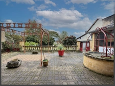 Maison de ville en pierre avec jardin et second logement à vendre 13 pièces à VILLEFRANCHE DE LONCHAT (24)