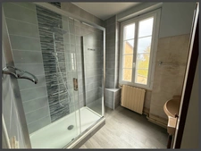 Ensemble en pierre, maison principale avec jardin et 1 appartement à VILLEFRANCHE DE LONCHAT (24)