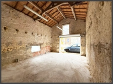 Ensemble en pierre, maison principale avec jardin et 1 appartement à VILLEFRANCHE DE LONCHAT (24)