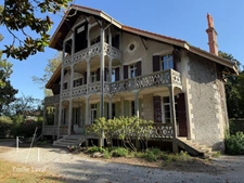 Maison atypique de 9 chambres et 6 salles de bain à Pineuilh 33