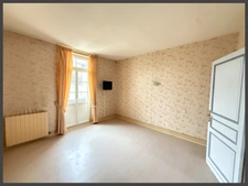 Ensemble en pierre, maison principale avec jardin et 1 appartement à VILLEFRANCHE DE LONCHAT (24)