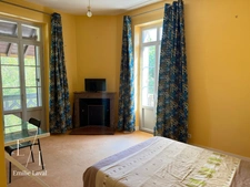 Maison atypique de 9 chambres et 6 salles de bain à Pineuilh 33