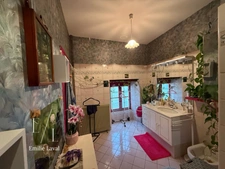 Maison de ville avec grand garage sans extérieur à VILLEFRANCHE DE LONCHAT (24)