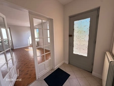 Maison avec dépendance, cave à vin et terrain clos de 1 737 m² à Pineuilh (33)