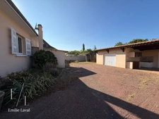 Maison avec dépendance, cave à vin et terrain clos de 1 737 m² à Pineuilh (33)