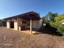 Maison avec dépendance, cave à vin et terrain clos de 1 737 m² à Pineuilh (33)