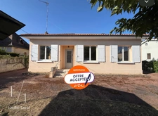 Maison avec dépendance, cave à vin et terrain clos de 1 737 m² à Pineuilh (33)