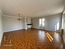 Maison avec dépendance, cave à vin et terrain clos de 1 737 m² à Pineuilh (33)