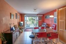T3 traversant Est/Ouest, climatisé, balcon + garage & parking – Emplacement recherché à Bron (69)