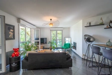  Grand T3 de 78 m² avec terrasse, garage possible et piscine privative à Bron (69)