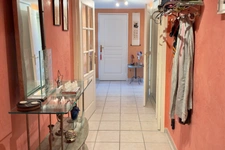 T3 traversant Est/Ouest, climatisé, balcon + garage & parking – Emplacement recherché à Bron (69)