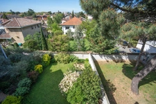 T3 traversant Est/Ouest, climatisé, balcon + garage & parking – Emplacement recherché à Bron (69)