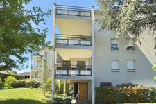 T3 traversant Est/Ouest, climatisé, balcon + garage & parking – Emplacement recherché à Bron (69)
