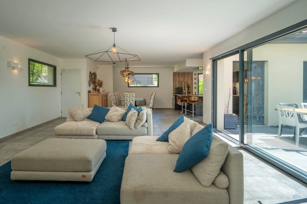 Maison contemporaine 7 pièces – Piscine – Hauteurs de Miribel – À 20 minutes de Lyon