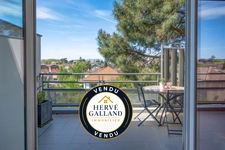 T3 traversant Est/Ouest, climatisé, balcon + garage & parking – Emplacement recherché à Bron (69)
