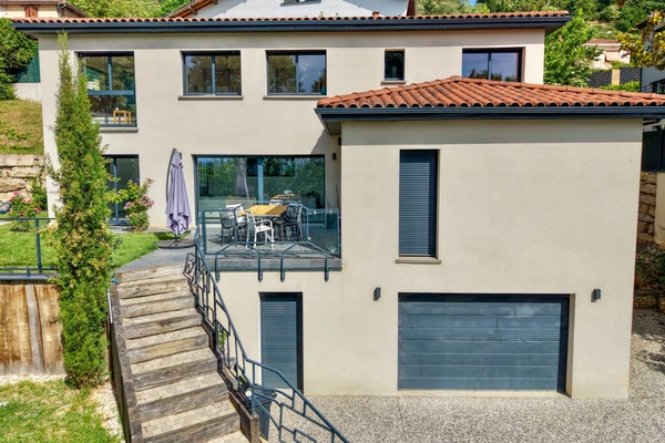 Maison contemporaine 7 pièces – Piscine – Hauteurs de Miribel – À 20 minutes de Lyon