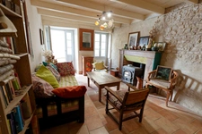Maison de village 4 pièces avec cour intérieure et jardin - VARAIGNES (24)
