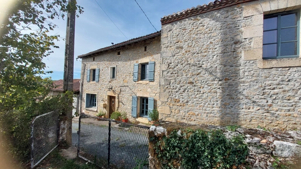Maison 3 pièces entièrement rénovée - Périgord Vert