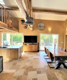 Peyroules property: Villa with indoor pool and outbuildings, high profitability.