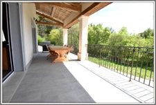 Propriete Peyroules Villa avec piscine intérieure dex hangars forte rentabilité.