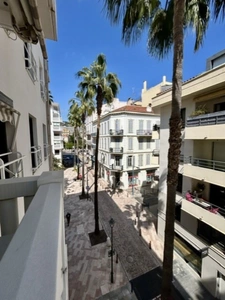 En résidence Sénior Appartement large studio avec balcon climatisation
