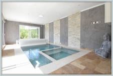 Propriete Peyroules Villa avec piscine intérieure dex hangars forte rentabilité.
