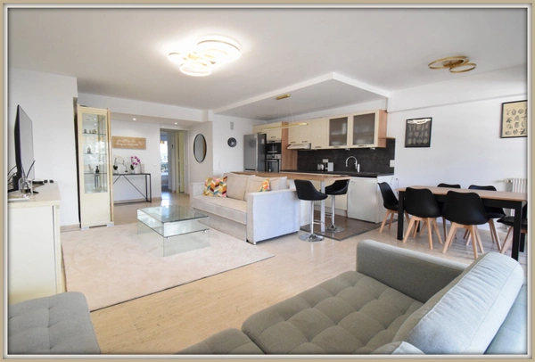 Appartement traversant Type 3 quatier du Palm Beach