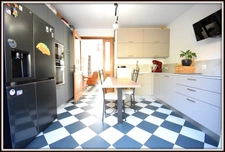 House LA COLLE SUR LOUP (06) with independent studio