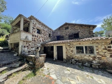  Maison d'environ 100 m2  SUR 1000 m2 de terrain.