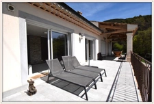 Propriete Peyroules Villa avec piscine intérieure dex hangars forte rentabilité.