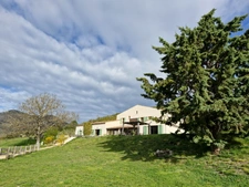 LA PALUD SUR VERDON Gite avec cuisine professionnelle, piscine.