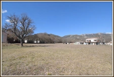  CASTELLANE terrain plat à bâtir avec permis valide pour villa et hangar  Vidéo disponible