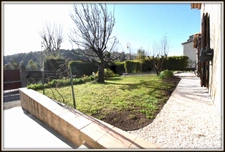 House LA COLLE SUR LOUP (06) with independent studio