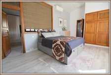House LA COLLE SUR LOUP (06) with independent studio