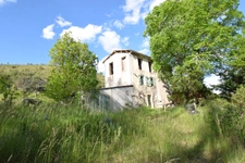 Bastide provençale à quelques pas du lac de Castillon et proche de Castellane. 