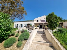 LA PALUD SUR VERDON Gite avec cuisine professionnelle, piscine.