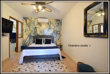 House LA COLLE SUR LOUP (06) with independent studio