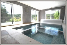 Propriete Peyroules Villa avec piscine intérieure dex hangars forte rentabilité.