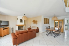 Ballainvilliers - À vendre maison 8 pièces, 3 chambres au RDC +2 chambres au 1er étage - Séjour ouvert sur terrain 810m²