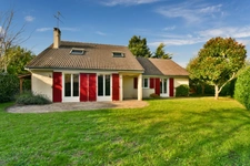 Ballainvilliers - À vendre maison 8 pièces, 3 chambres au RDC +2 chambres au 1er étage - Séjour ouvert sur terrain 810m²