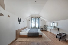 VIRY-CHÂTILLON – À deux pas du lac – Superbe maison rénovée avec séjour cathédrale de 50 m² - Surface au sol 140m² 