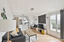Appartement rénové 2 pièces de 44,56 m² Montlhéry  – Dernier étage – Garage boxé de 14 m² + cabanon 