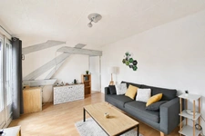 Appartement rénové 2 pièces de 44,56 m² Montlhéry  – Dernier étage – Garage boxé de 14 m² + cabanon 