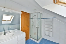 Ballainvilliers - À vendre maison 8 pièces, 3 chambres au RDC +2 chambres au 1er étage - Séjour ouvert sur terrain 810m²
