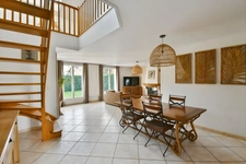 Ballainvilliers - À vendre maison 8 pièces, 3 chambres au RDC +2 chambres au 1er étage - Séjour ouvert sur terrain 810m²
